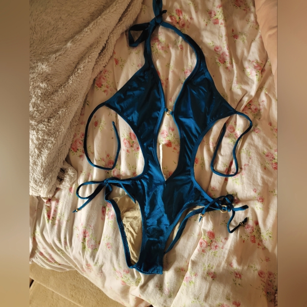 NWT Medium Teal Cutout One-Piece Swimsuit/bikini
